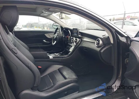 2017 Mercedes-Benz C 300 z USA, uszkodzony, nr VIN WDDWJ4JB7HF585480